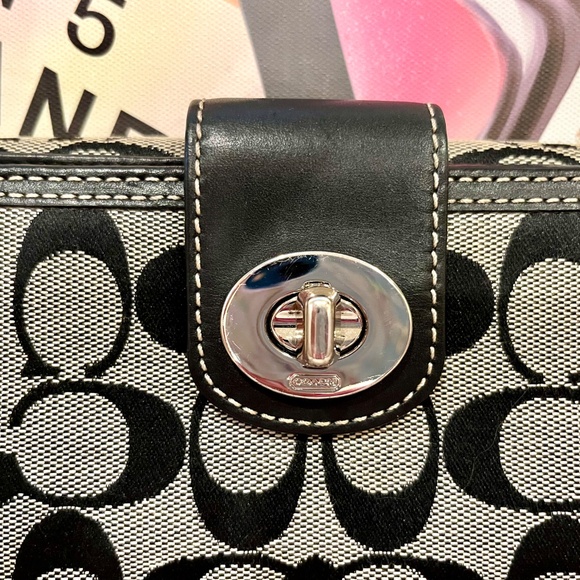 COACH Black Signature Turnlock Wallet - Picture 13 of 16
